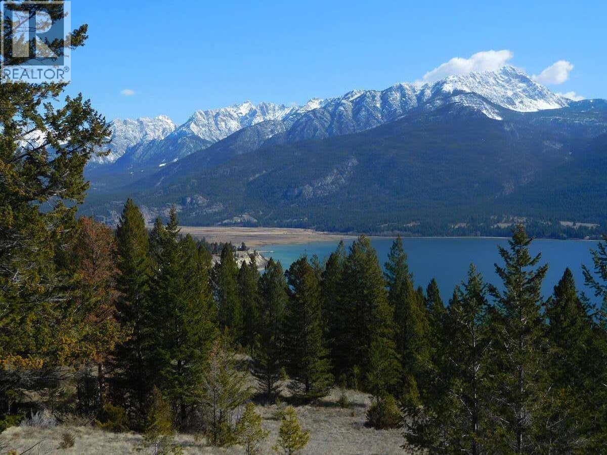 6074 Bella Vista Boulevard, Fairmont Hot Springs, British Columbia