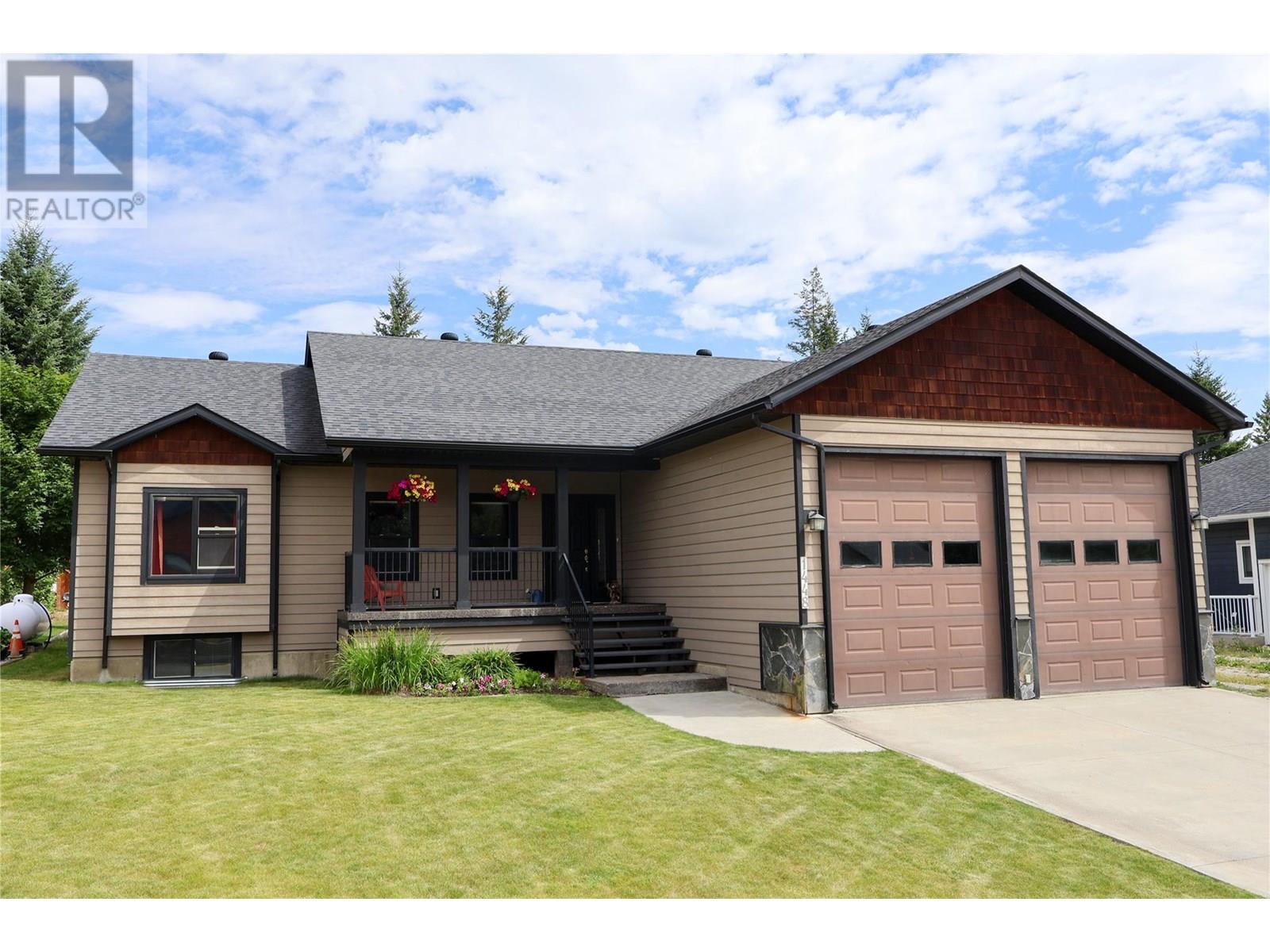 1448 Hemlock Street, Golden, British Columbia