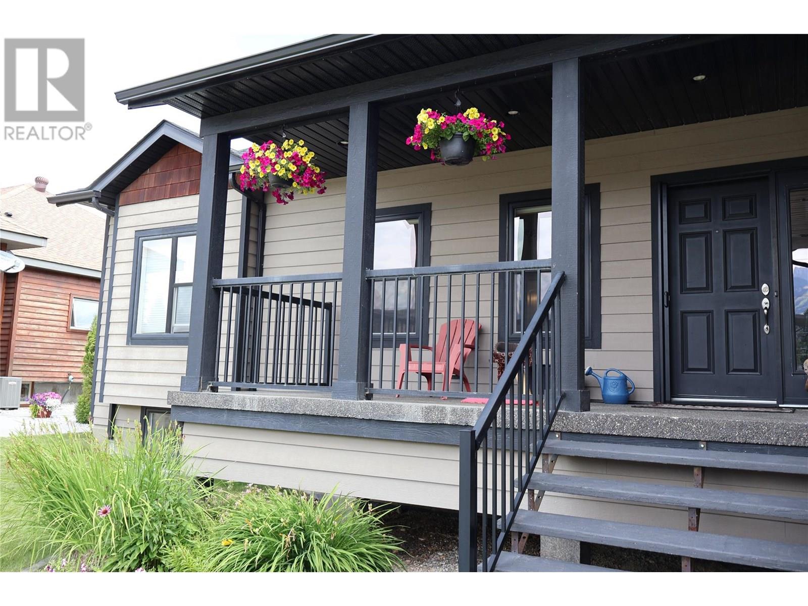 1448 Hemlock Street, Golden, British Columbia  V0A 1H6 - Photo 4 - 10356953