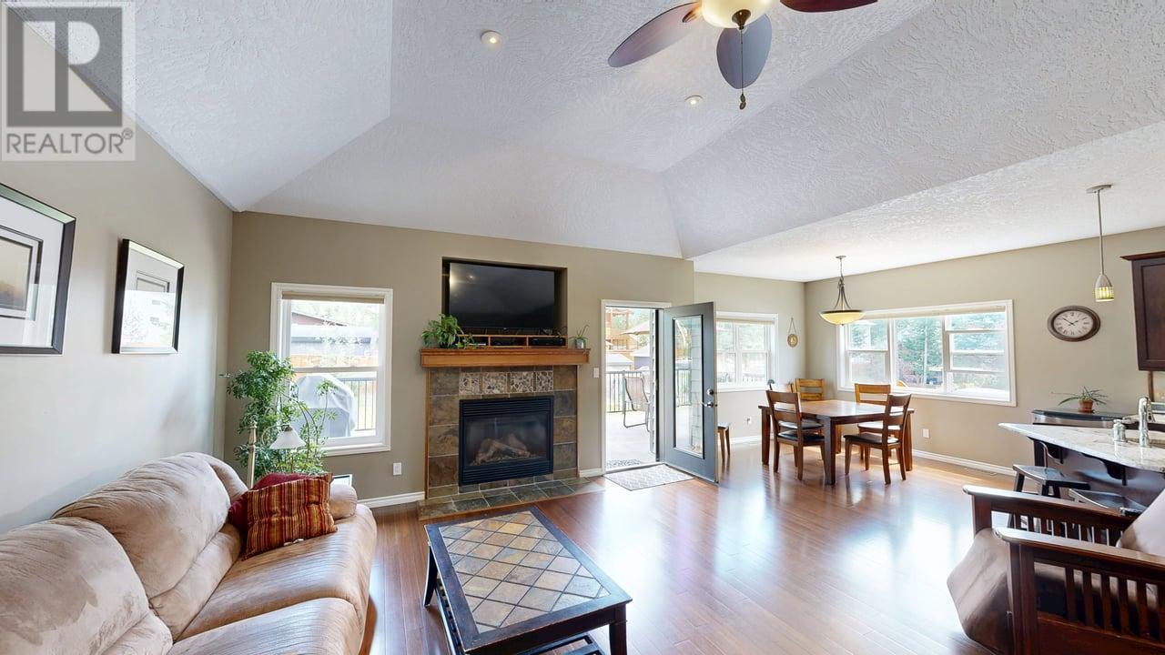 1448 Hemlock Street, Golden, British Columbia  V0A 1H6 - Photo 9 - 10356953
