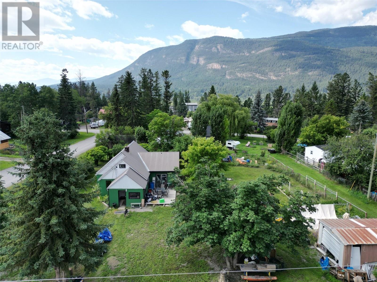 5749 VERMILLION Street, Edgewater, British Columbia
