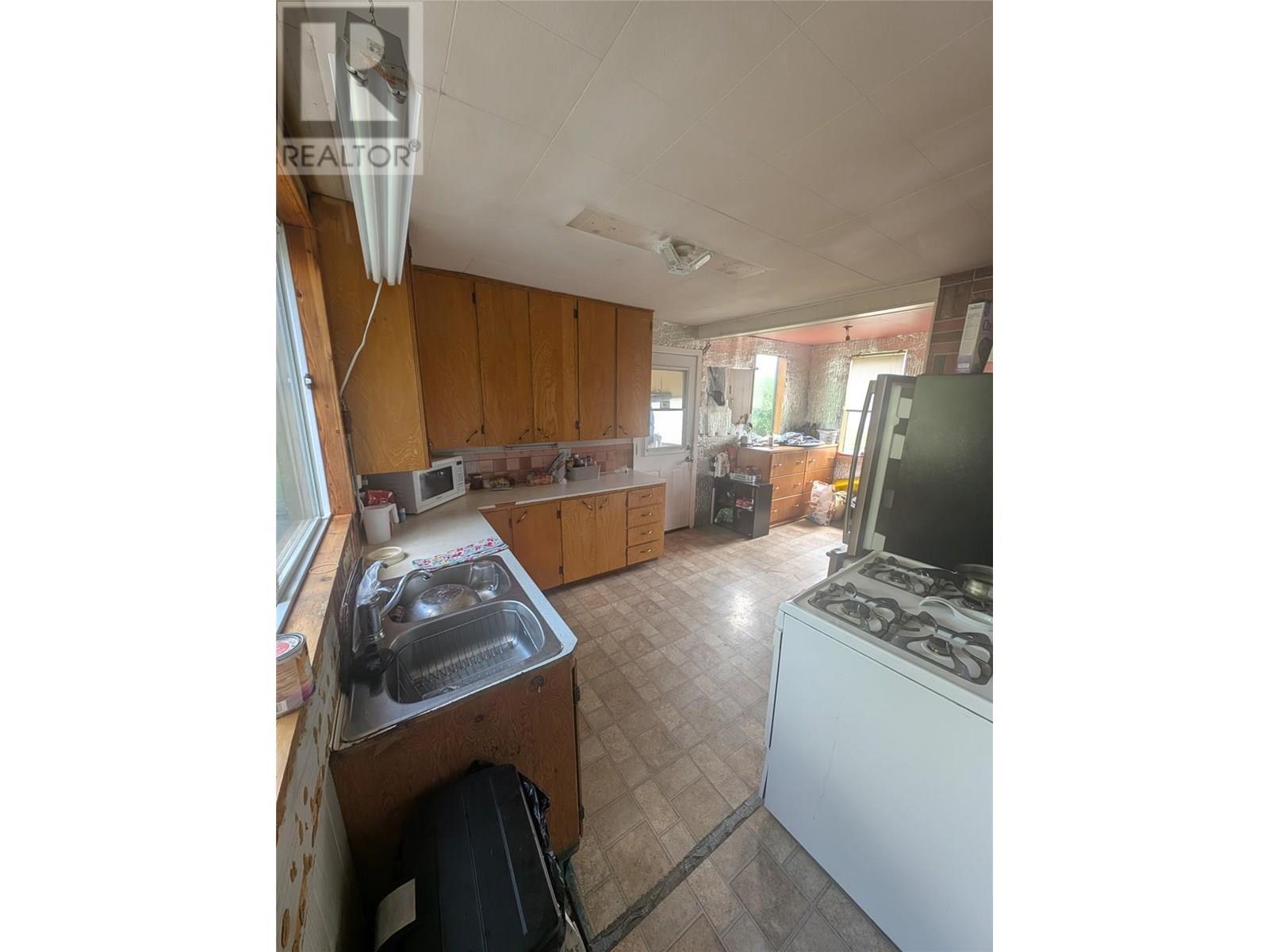 5749 Vermillion Street, Edgewater, British Columbia  V0A 1E0 - Photo 10 - 10357343