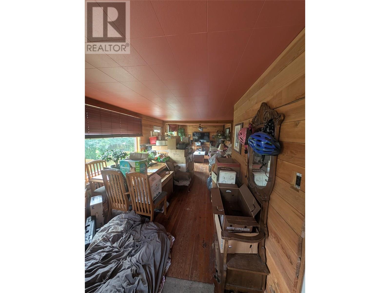 5749 Vermillion Street, Edgewater, British Columbia  V0A 1E0 - Photo 11 - 10357343