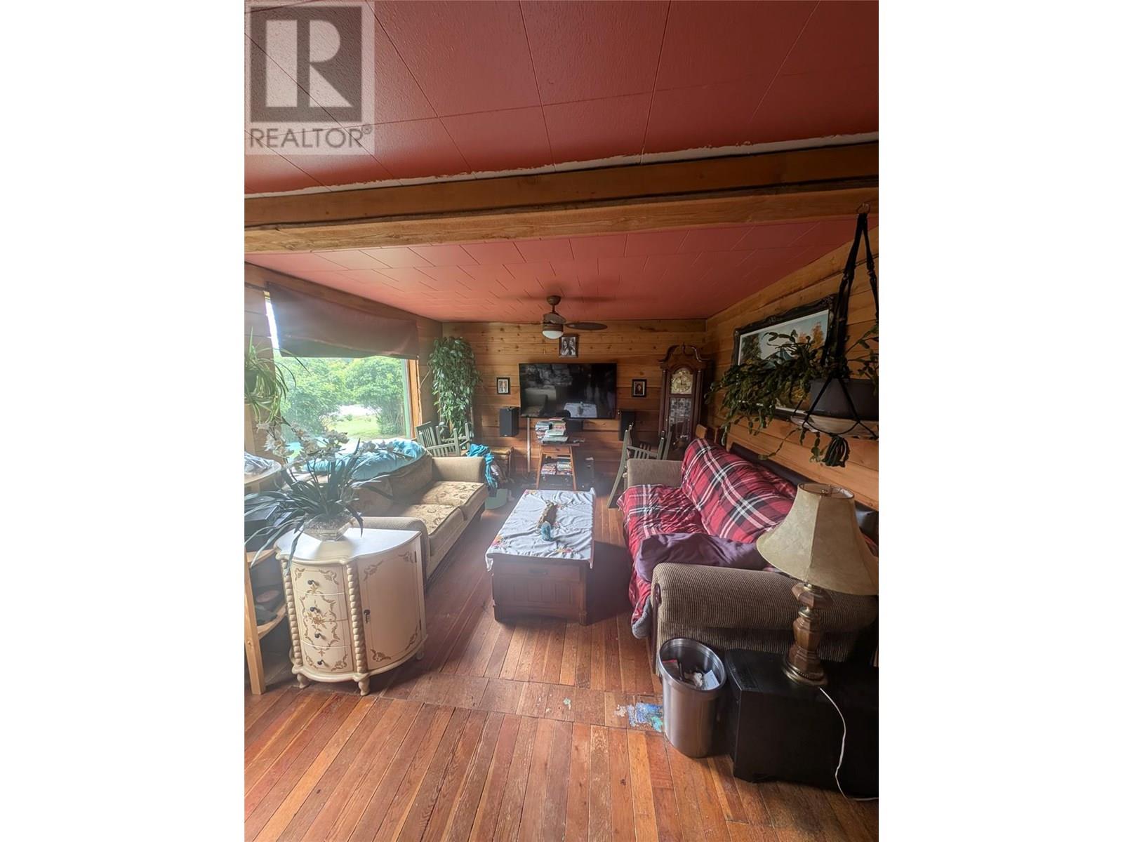 5749 Vermillion Street, Edgewater, British Columbia  V0A 1E0 - Photo 12 - 10357343