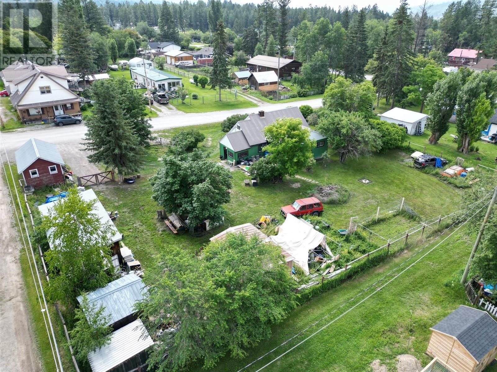 5749 Vermillion Street, Edgewater, British Columbia  V0A 1E0 - Photo 5 - 10357343