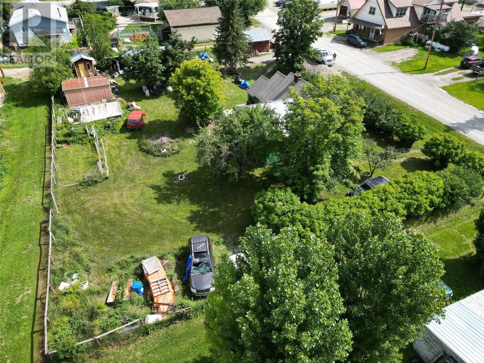 5749 Vermillion Street, Edgewater, British Columbia  V0A 1E0 - Photo 7 - 10357343