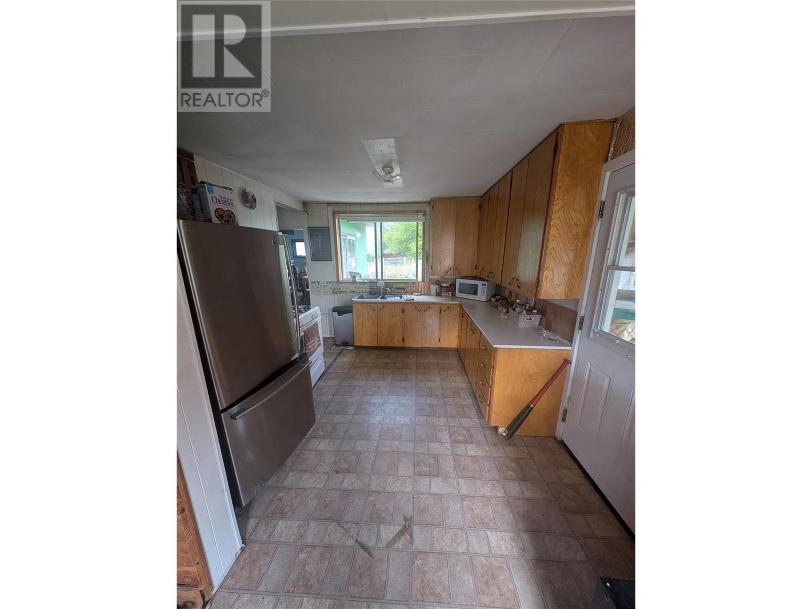 5749 Vermillion Street, Edgewater, British Columbia  V0A 1E0 - Photo 9 - 10357343
