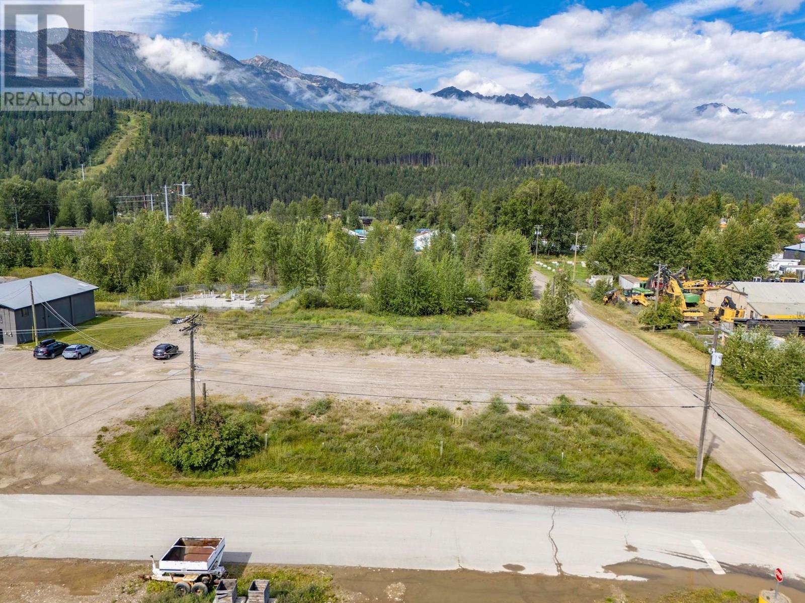 716 14TH Street, Golden, British Columbia