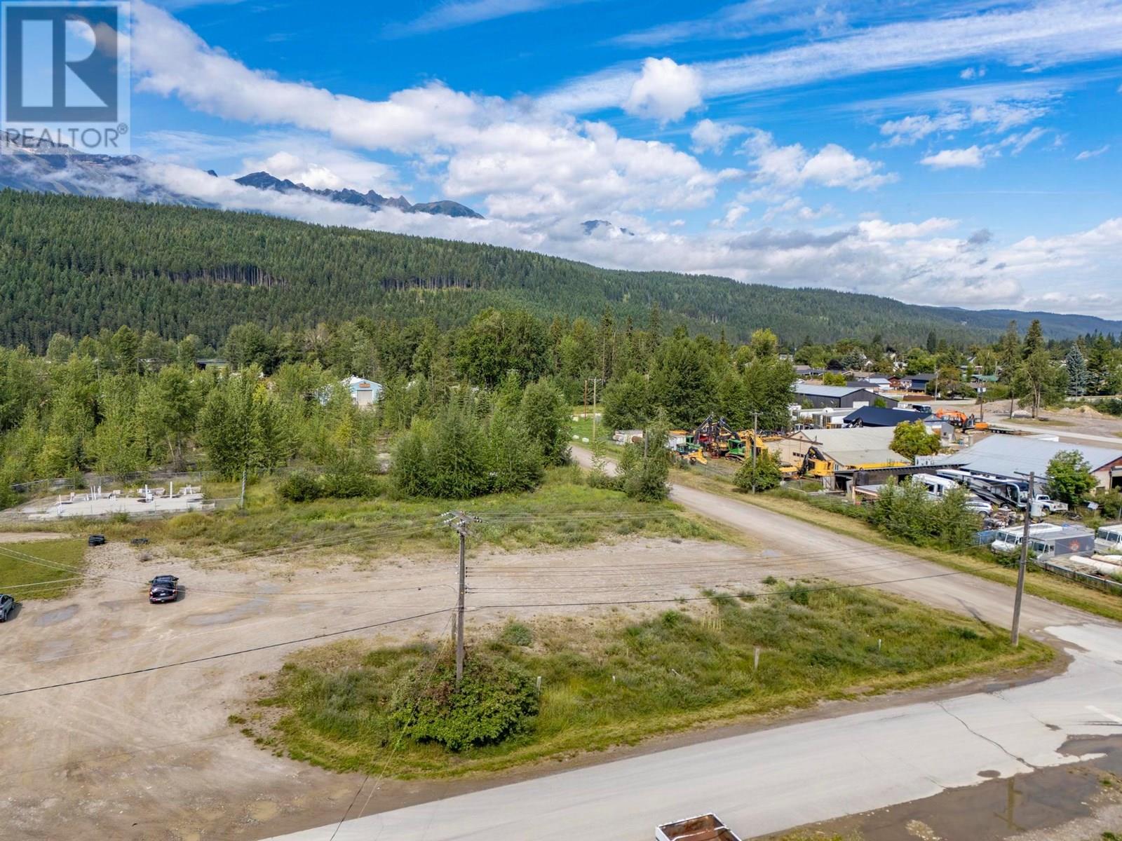 716 14th Street, Golden, British Columbia  V0A 1H0 - Photo 4 - 10357547