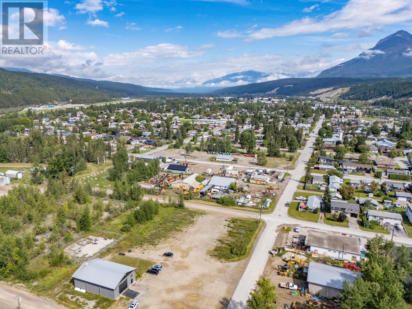 716 14th Street, Golden, British Columbia  V0A 1H0 - Photo 7 - 10357547