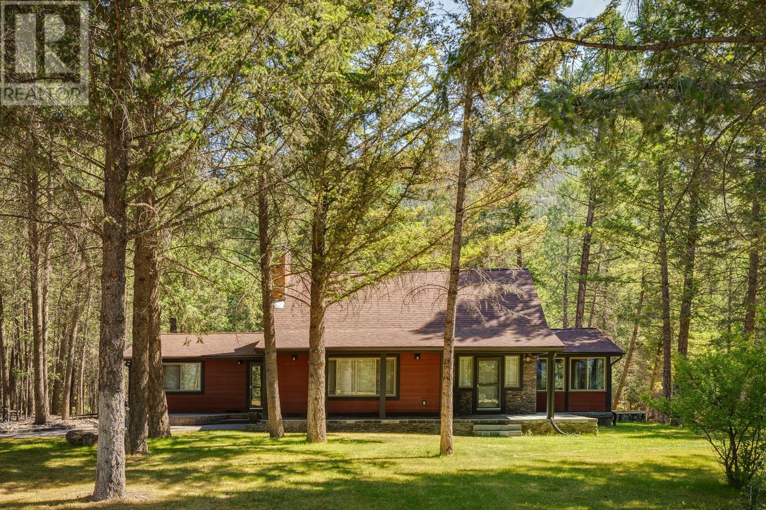 8566 Eacrett Road, Dry Gulch, British Columbia  V0A 1K2 - Photo 2 - 10357505