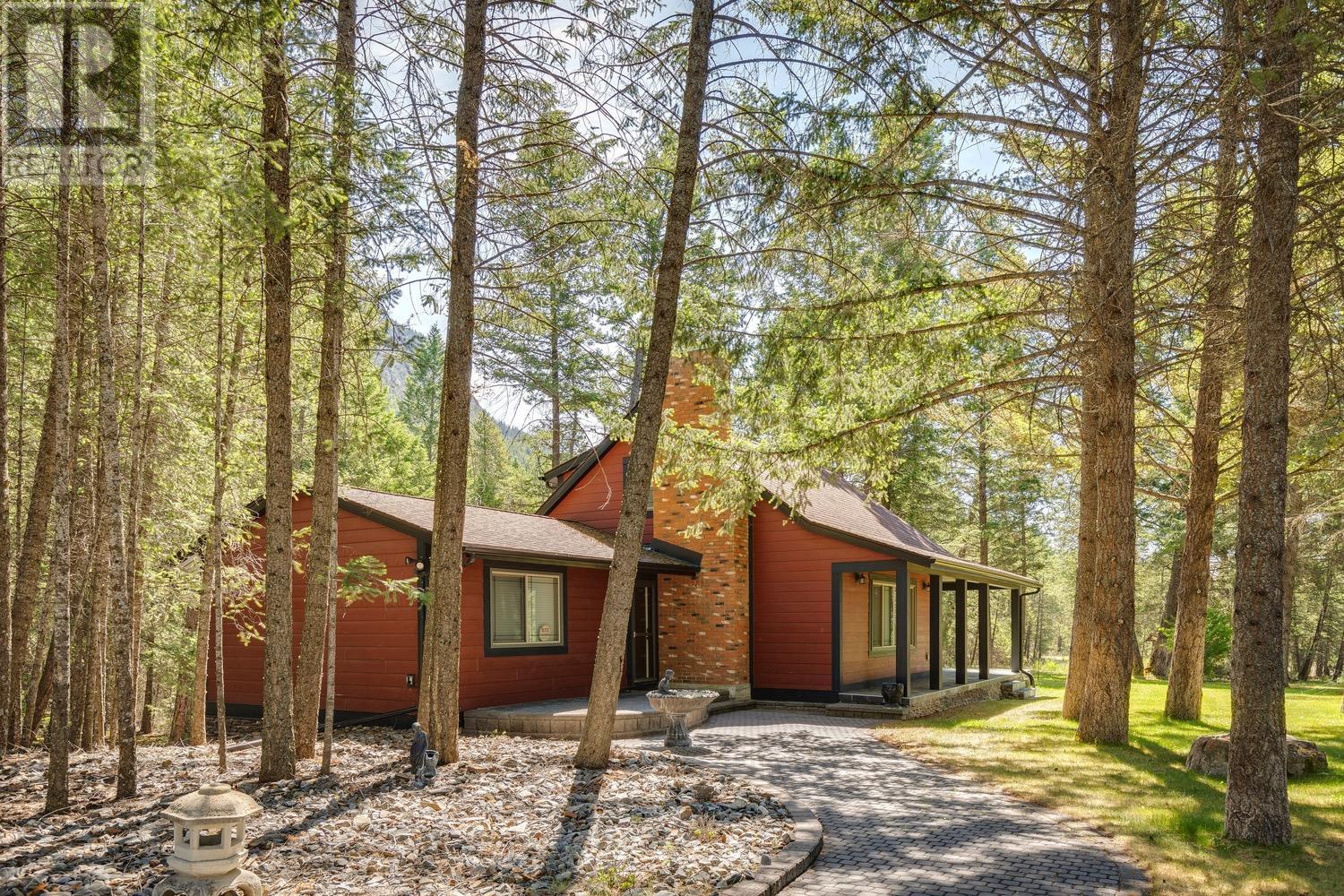 8566 Eacrett Road, Dry Gulch, British Columbia  V0A 1K2 - Photo 9 - 10357505