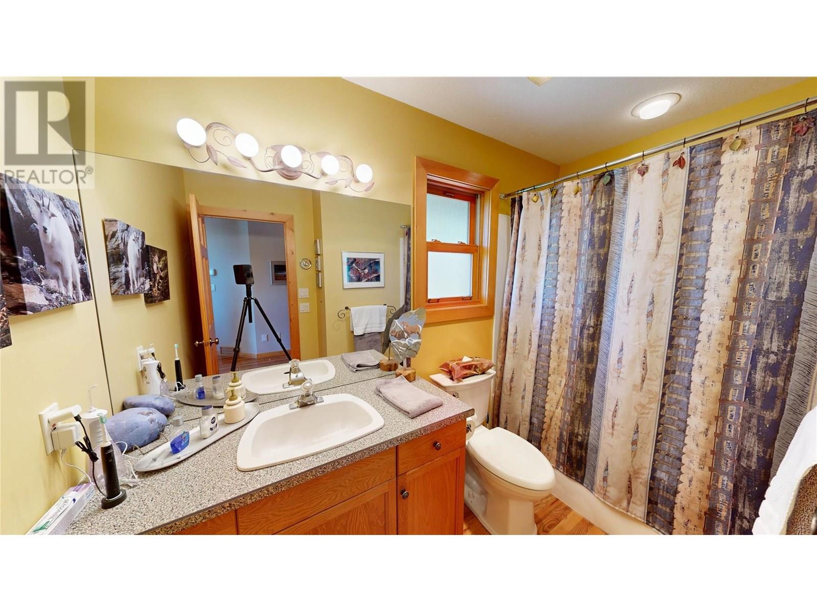 8161 93/95 Highway, Radium Hot Springs, British Columbia  V0A 1M0 - Photo 22 - 10358109