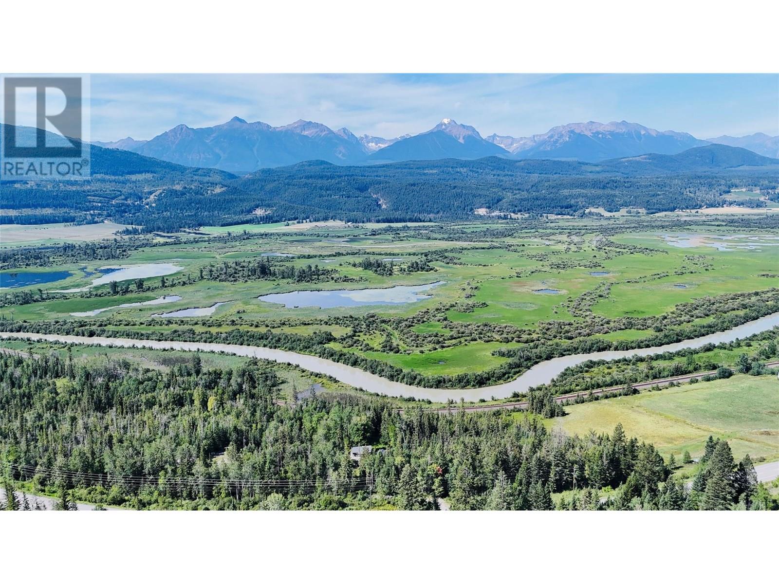 2538 95 Highway, Brisco, British Columbia  V0A 1B0 - Photo 2 - 10357972