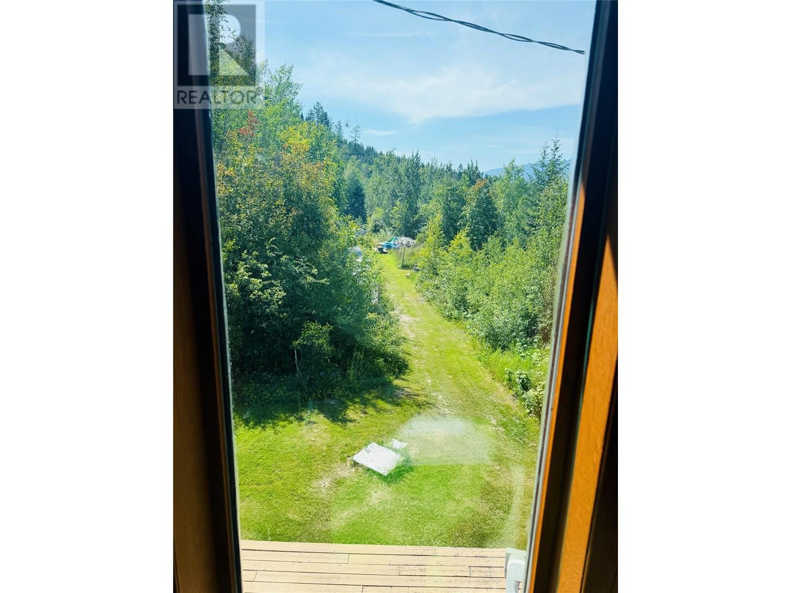 2538 95 Highway, Brisco, British Columbia  V0A 1B0 - Photo 42 - 10357972