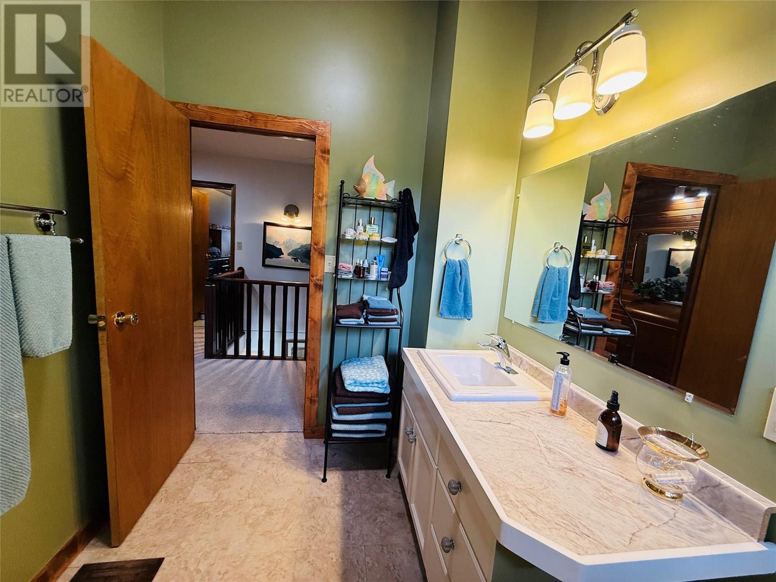 2538 95 Highway, Brisco, British Columbia  V0A 1B0 - Photo 48 - 10357972
