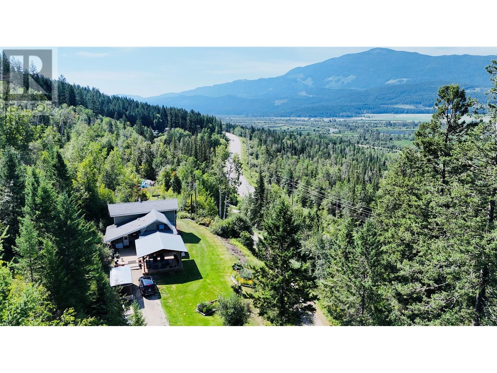 2538 95 Highway, Brisco, British Columbia  V0A 1B0 - Photo 6 - 10357972