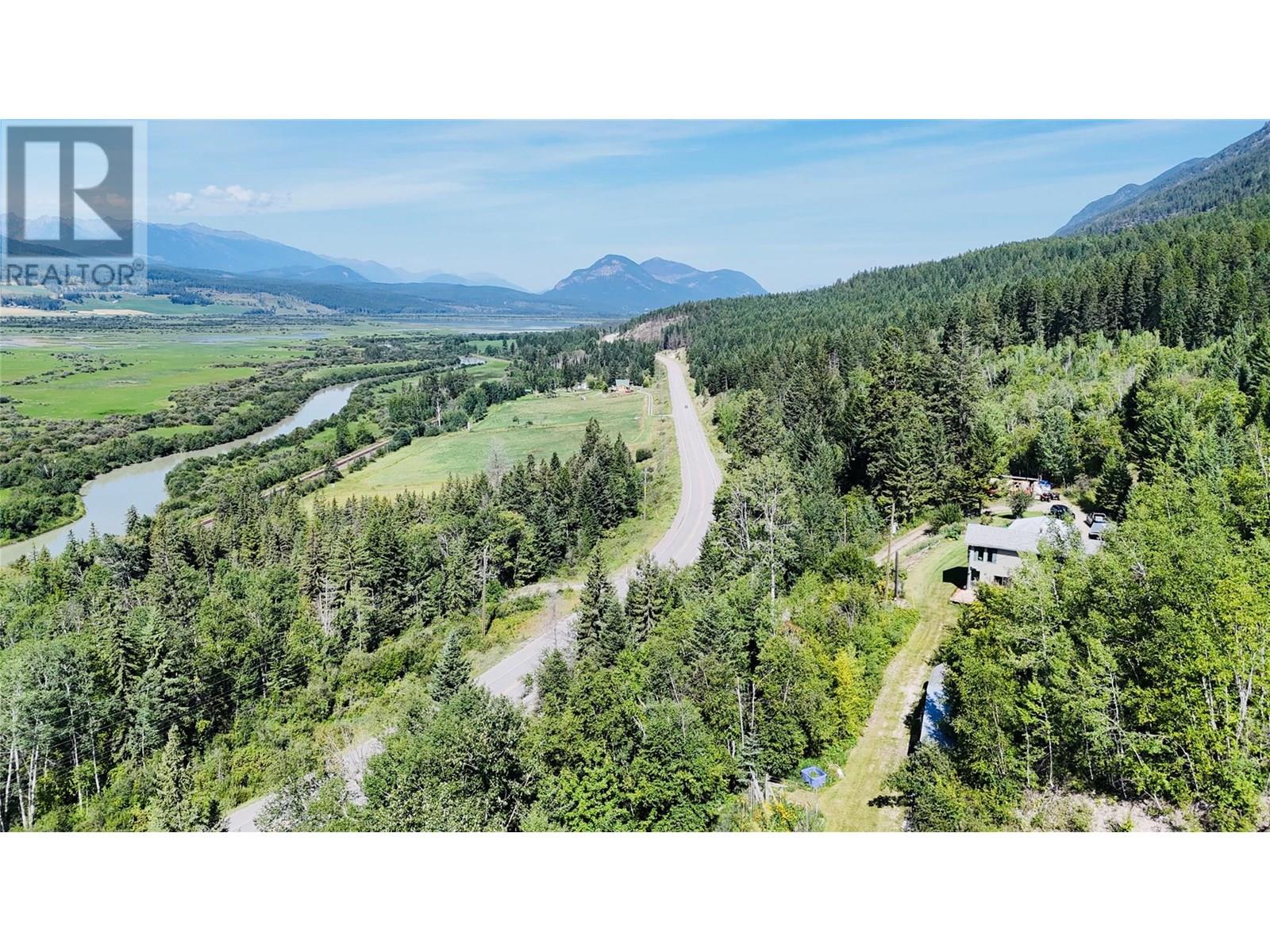 2538 95 Highway, Brisco, British Columbia  V0A 1B0 - Photo 8 - 10357972