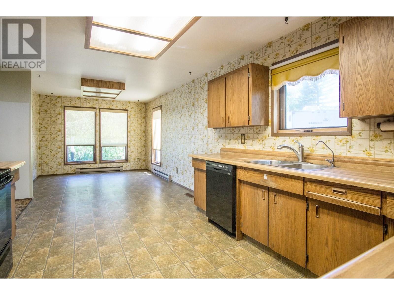 1049 Swansea Road, Invermere, British Columbia  V0A 1K3 - Photo 4 - 10357843