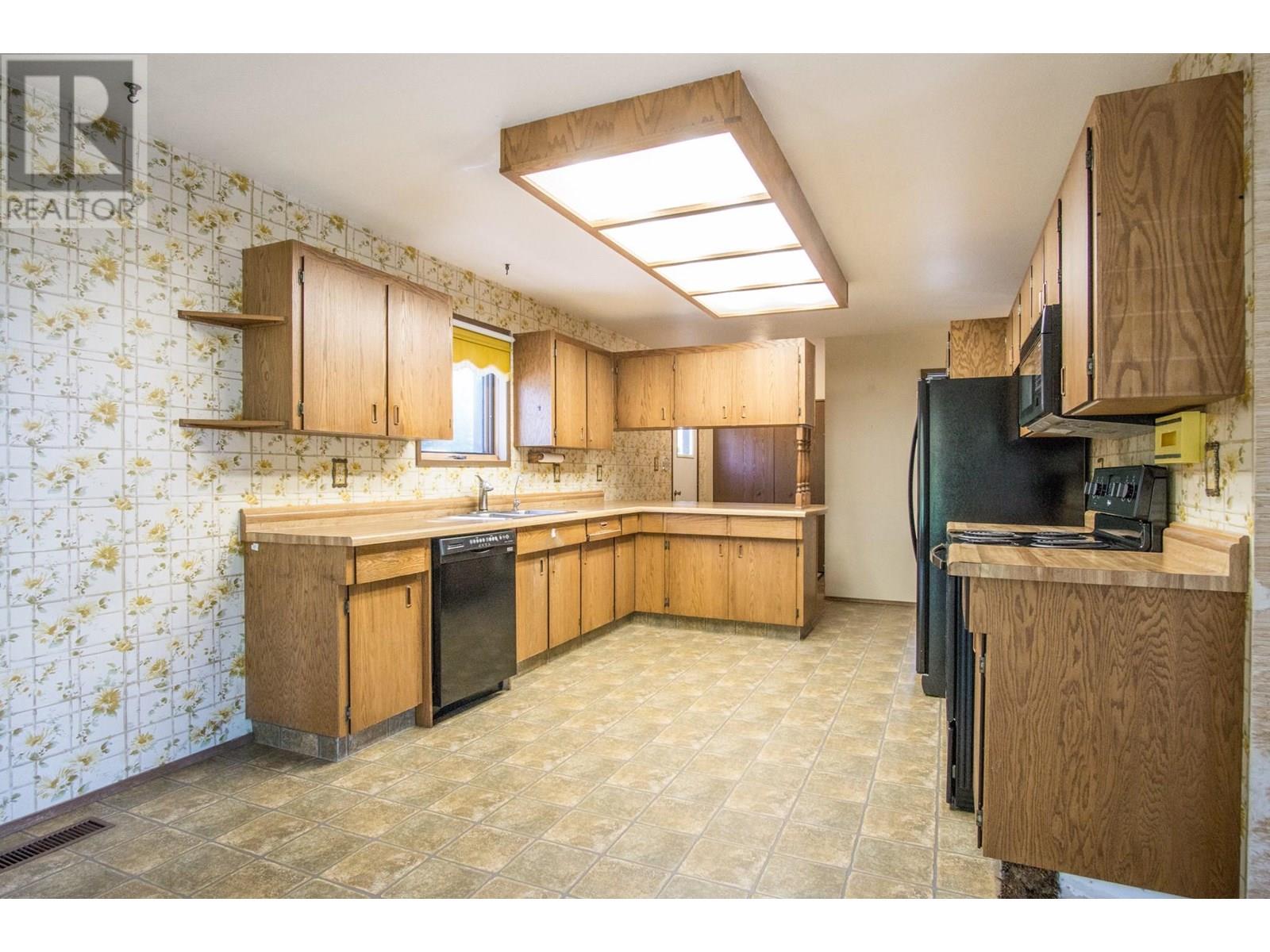 1049 Swansea Road, Invermere, British Columbia  V0A 1K3 - Photo 5 - 10357843
