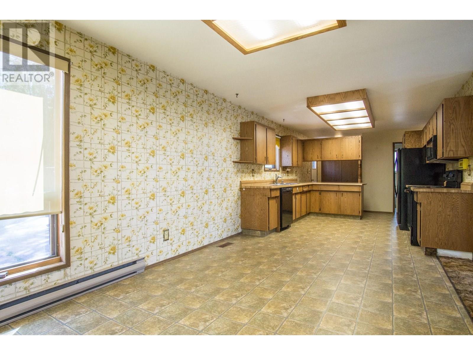 1049 Swansea Road, Invermere, British Columbia  V0A 1K3 - Photo 6 - 10357843
