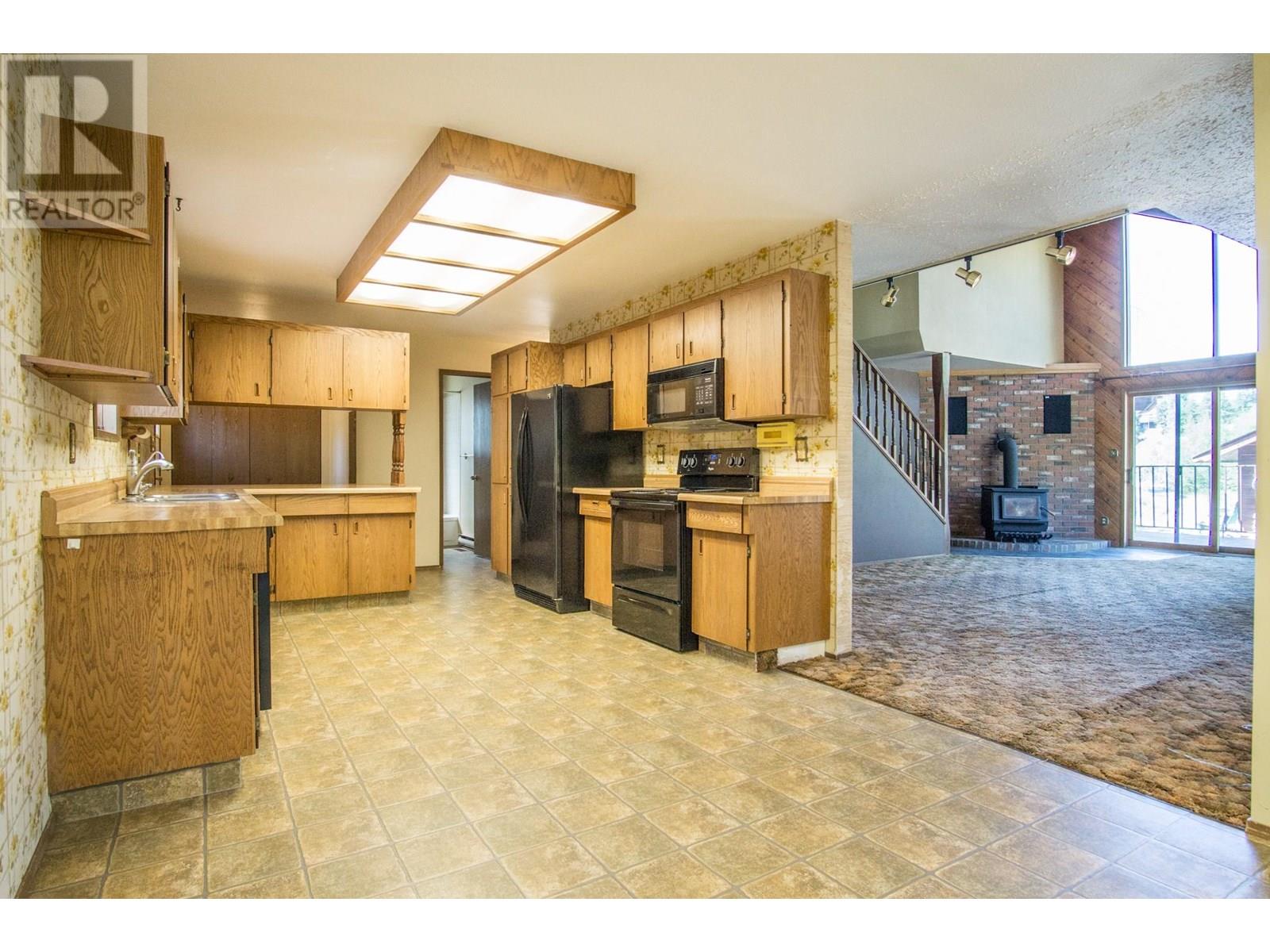 1049 Swansea Road, Invermere, British Columbia  V0A 1K3 - Photo 7 - 10357843