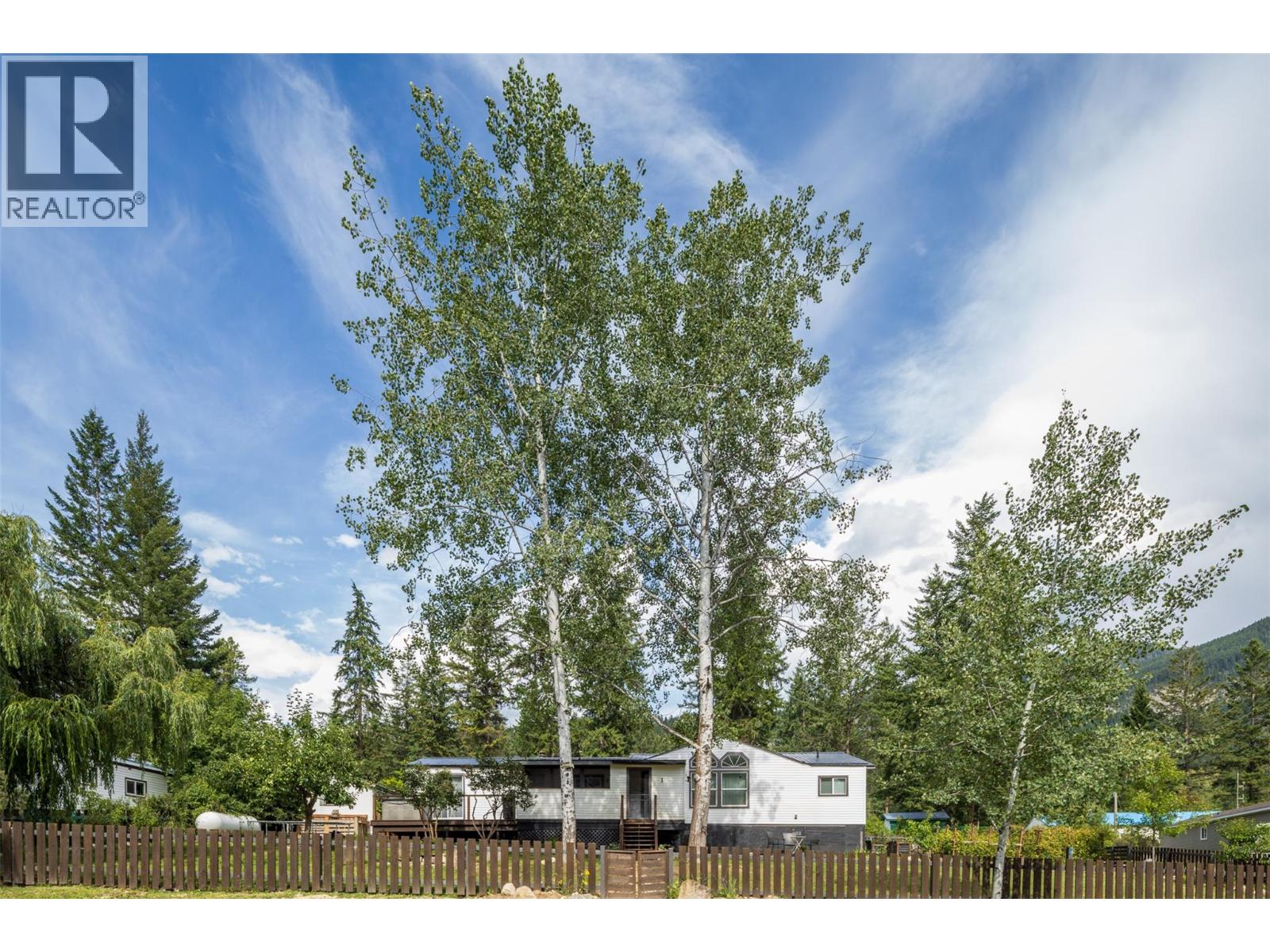 470 Reflection Lake Road Unit# 1, Golden, British Columbia  V0A 1H6 - Photo 2 - 10358618