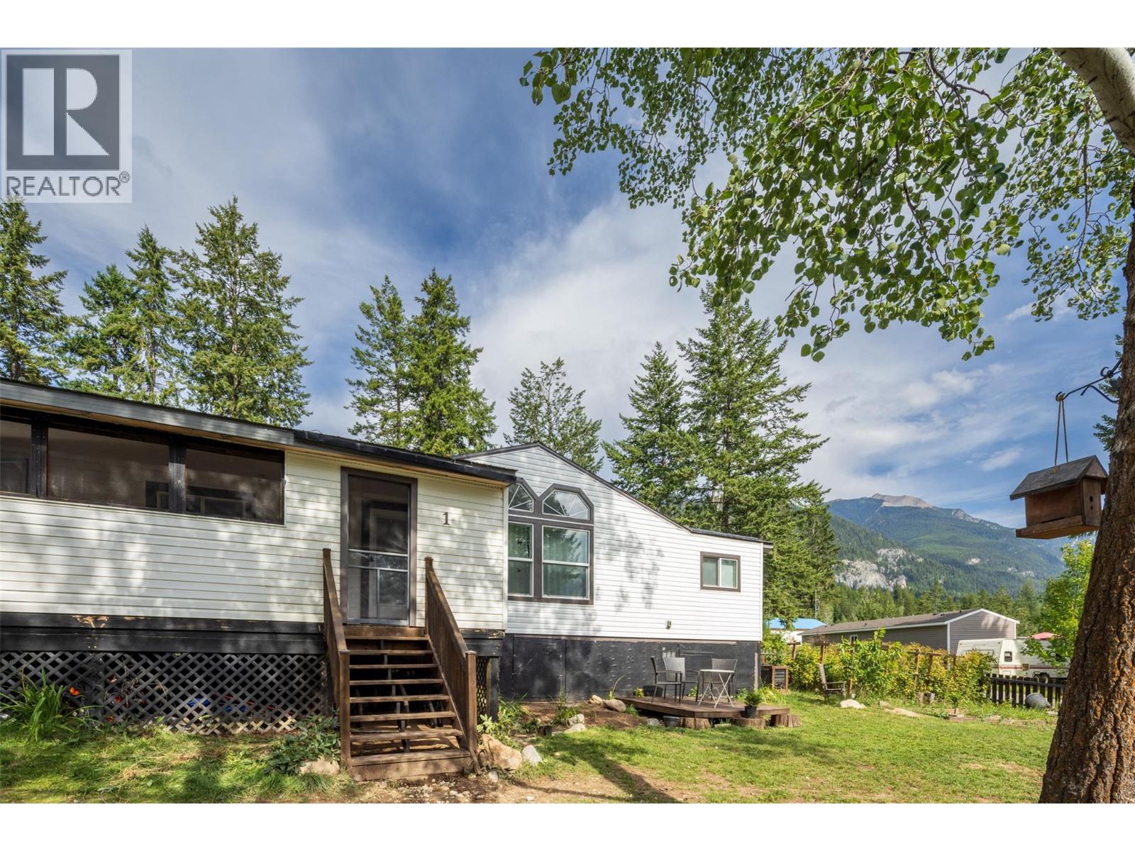 470 Reflection Lake Road Unit# 1, Golden, British Columbia  V0A 1H6 - Photo 3 - 10358618