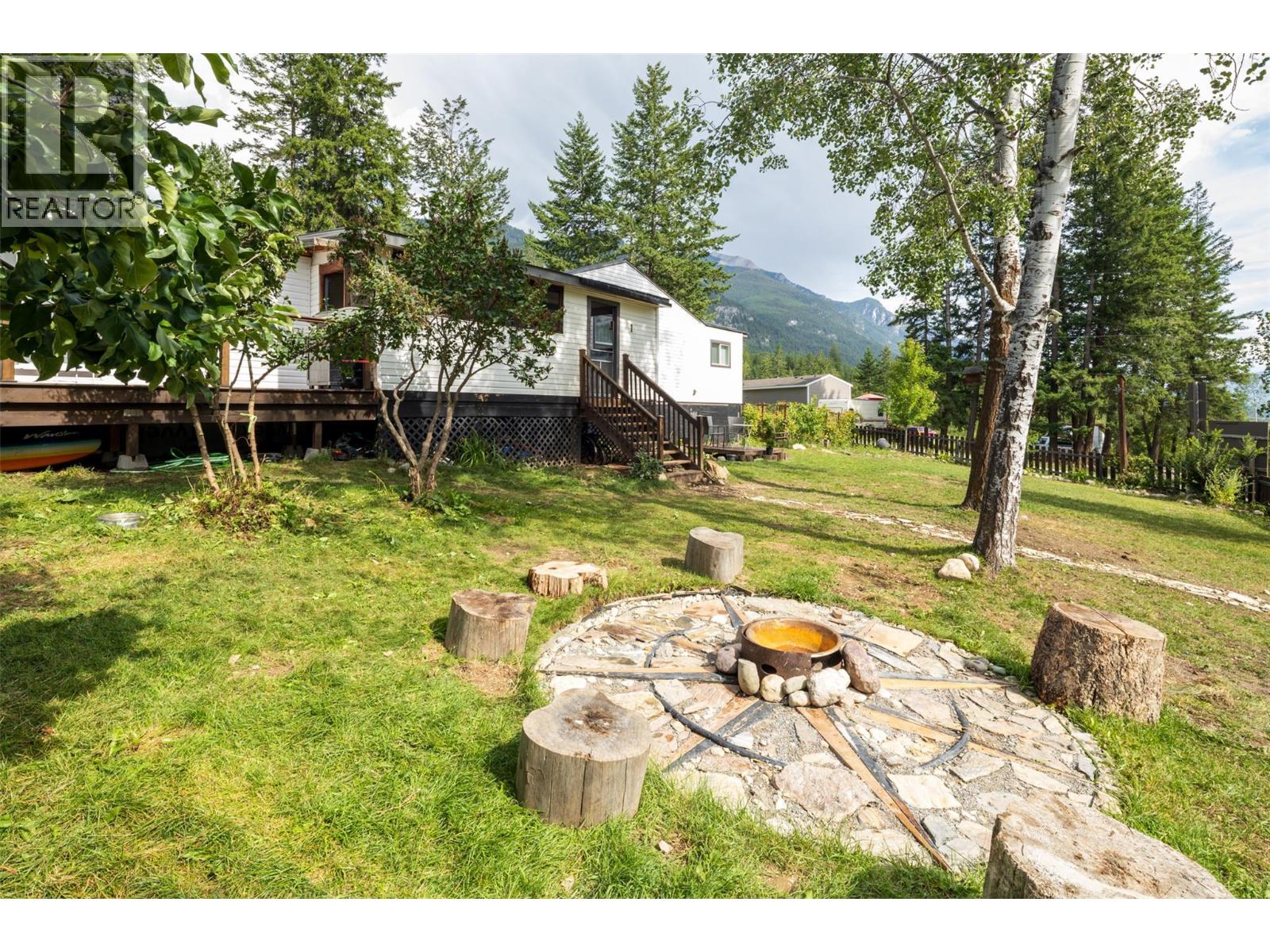 470 Reflection Lake Road Unit# 1, Golden, British Columbia  V0A 1H6 - Photo 4 - 10358618