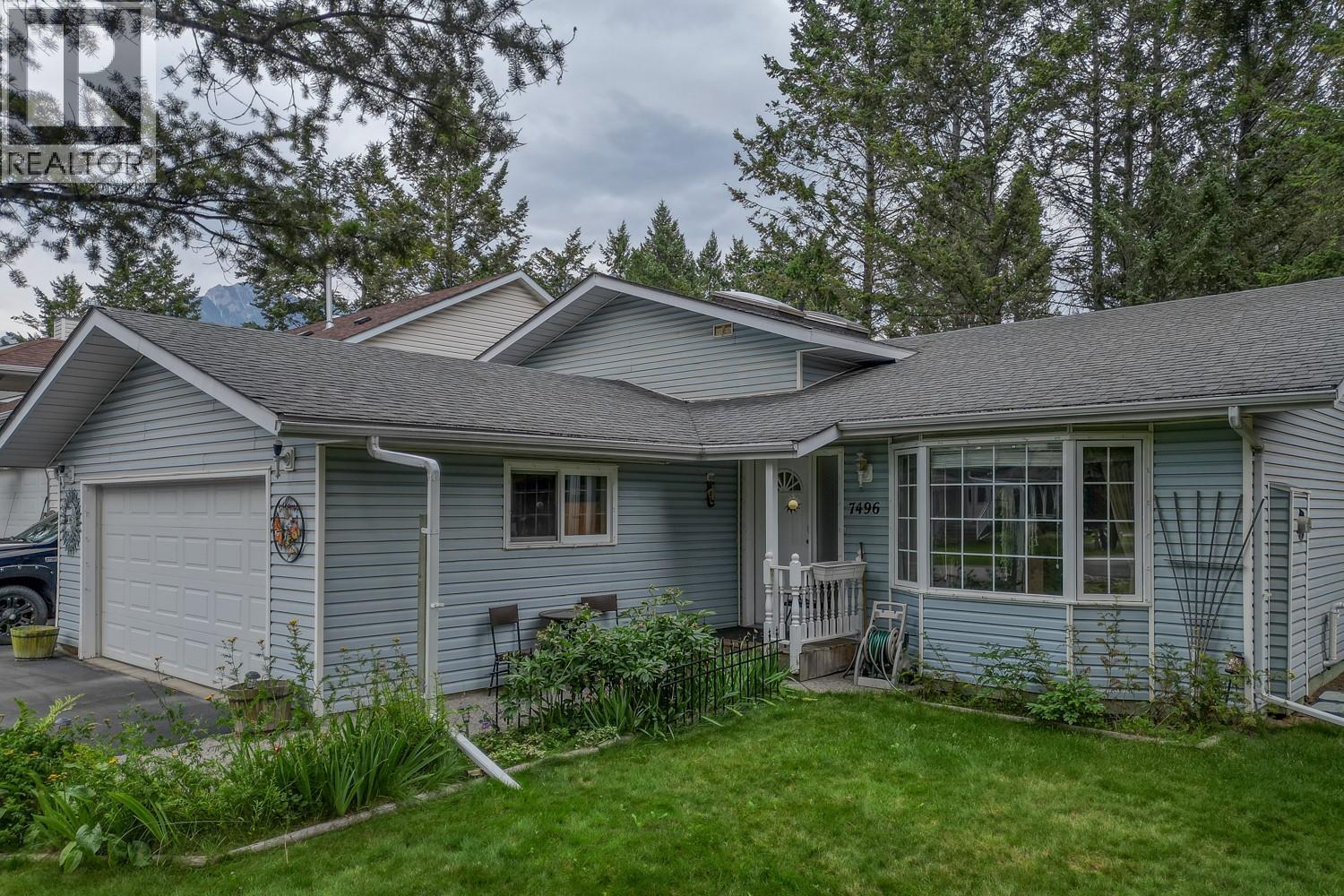 7496 RIVERCREST Road, Radium Hot Springs, British Columbia