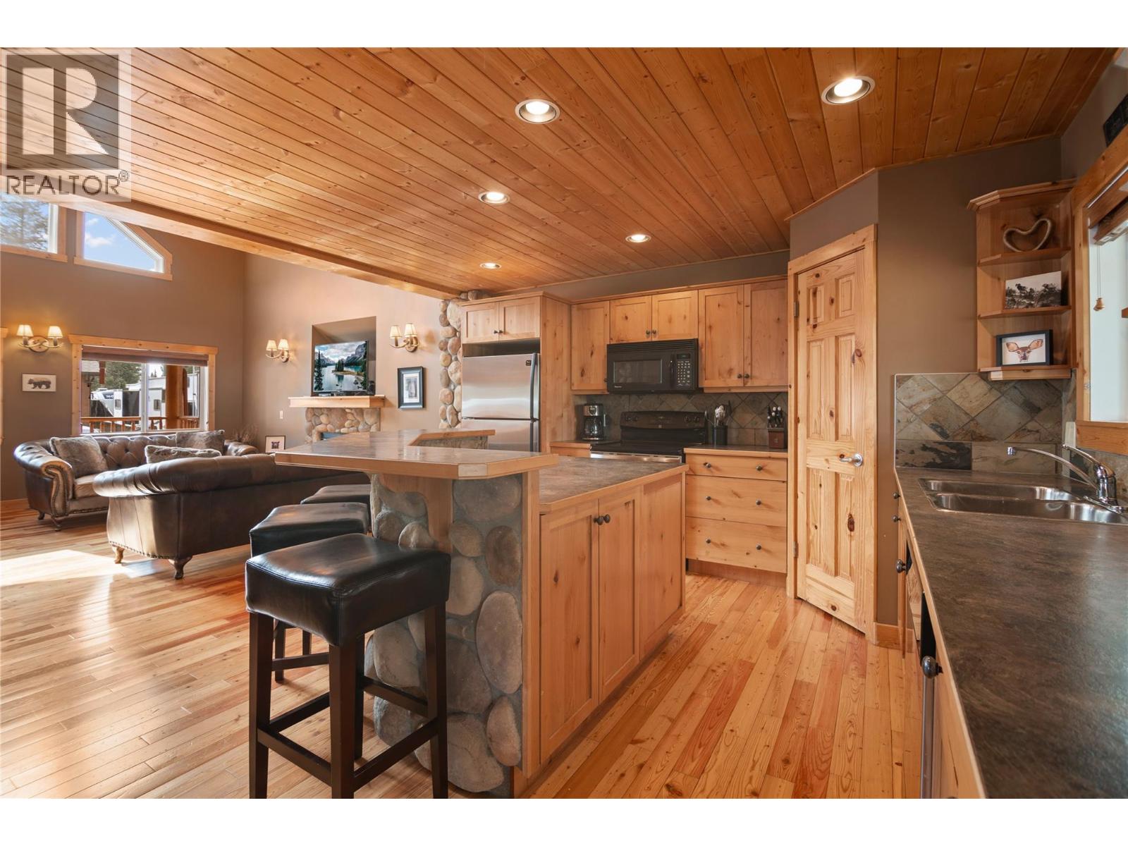 4868 Riverview Drive Unit# 12, Edgewater, British Columbia  V0A 1E0 - Photo 8 - 10359347