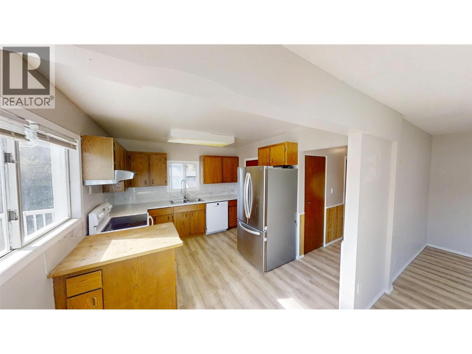 9179 Starke Avenue, Wilmer, British Columbia  V0A 1K5 - Photo 5 - 10359445