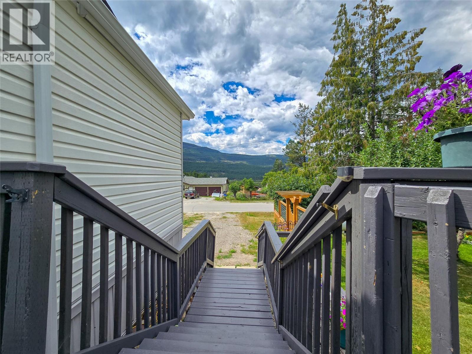4789 Riverview Drive, Edgewater, British Columbia  V0A 1E0 - Photo 11 - 10359554