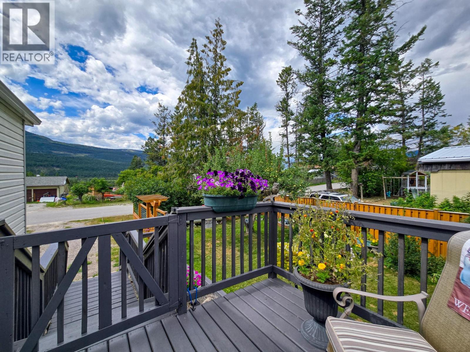 4789 Riverview Drive, Edgewater, British Columbia  V0A 1E0 - Photo 3 - 10359554