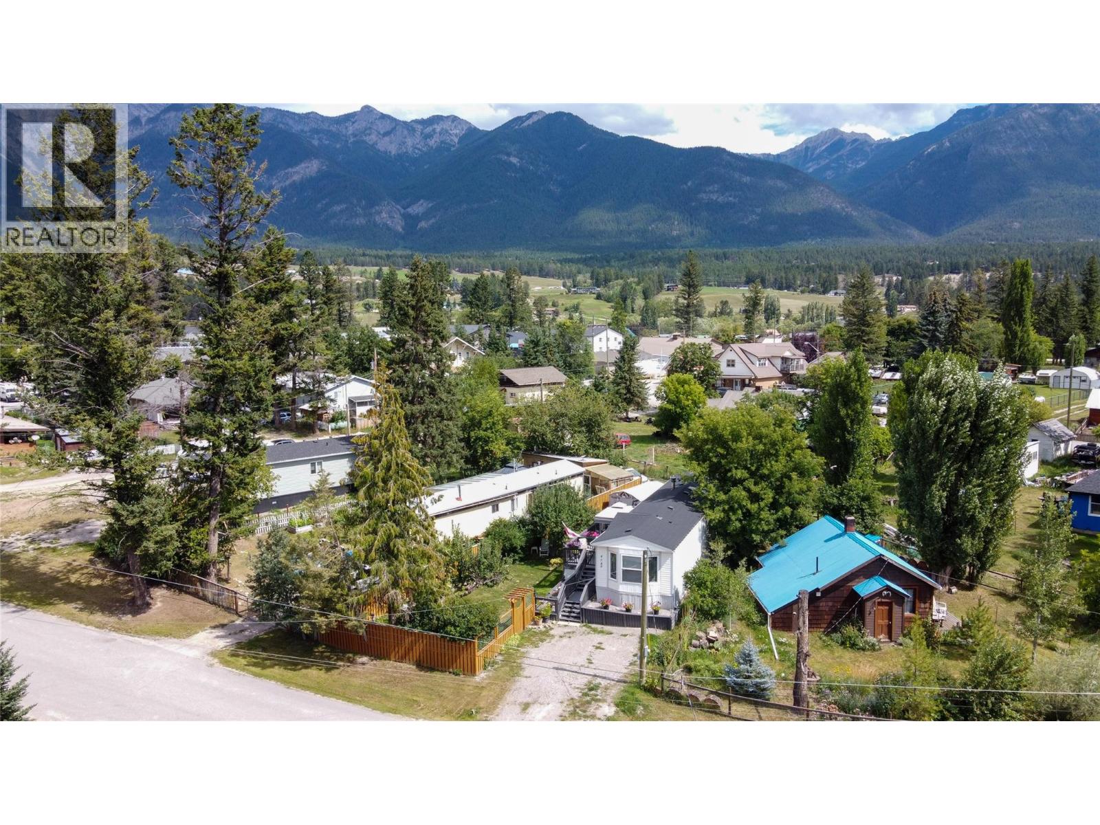 4789 Riverview Drive, Edgewater, British Columbia  V0A 1E0 - Photo 5 - 10359554