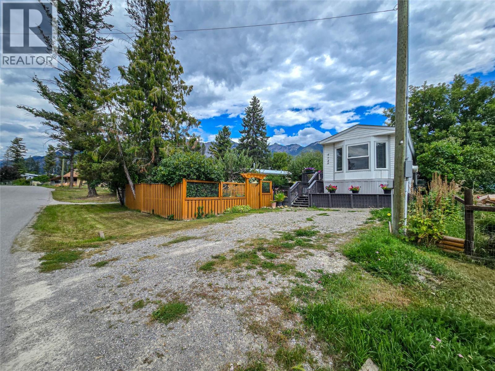 4789 Riverview Drive, Edgewater, British Columbia  V0A 1E0 - Photo 8 - 10359554