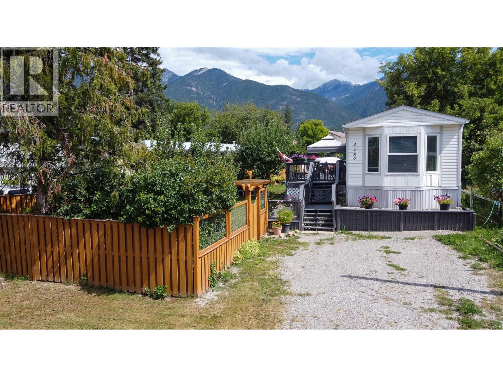 4789 Riverview Drive, Edgewater, British Columbia  V0A 1E0 - Photo 9 - 10359554
