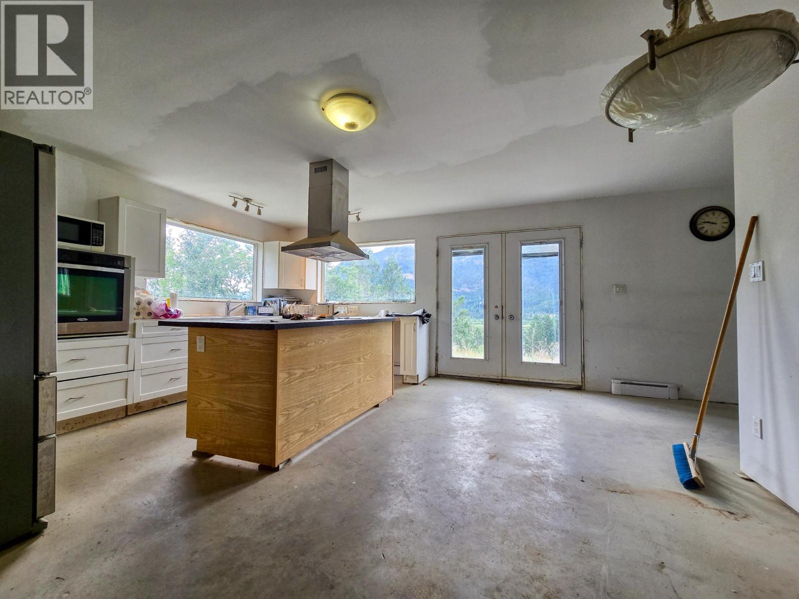 4772 Crescentwood Drive, Edgewater, British Columbia  V0A 1E0 - Photo 3 - 10359783