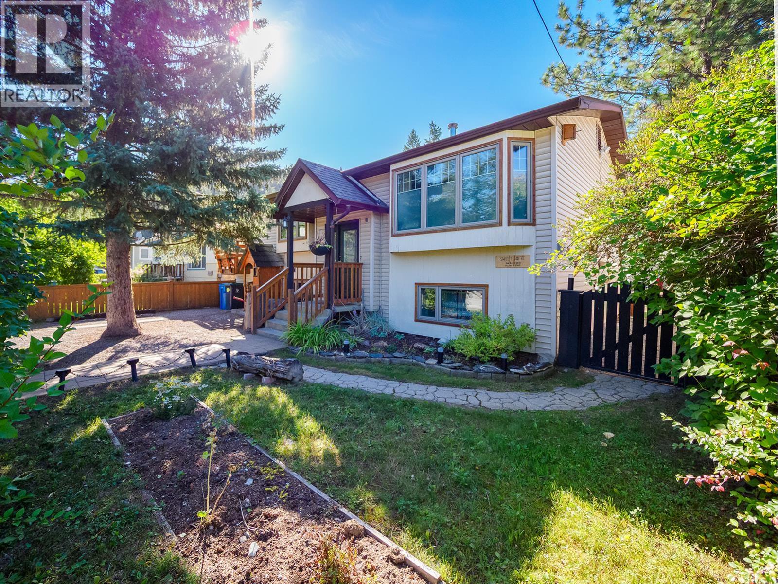 1326 10th Street S, Golden, British Columbia  V0A 1H0 - Photo 1 - 10360798