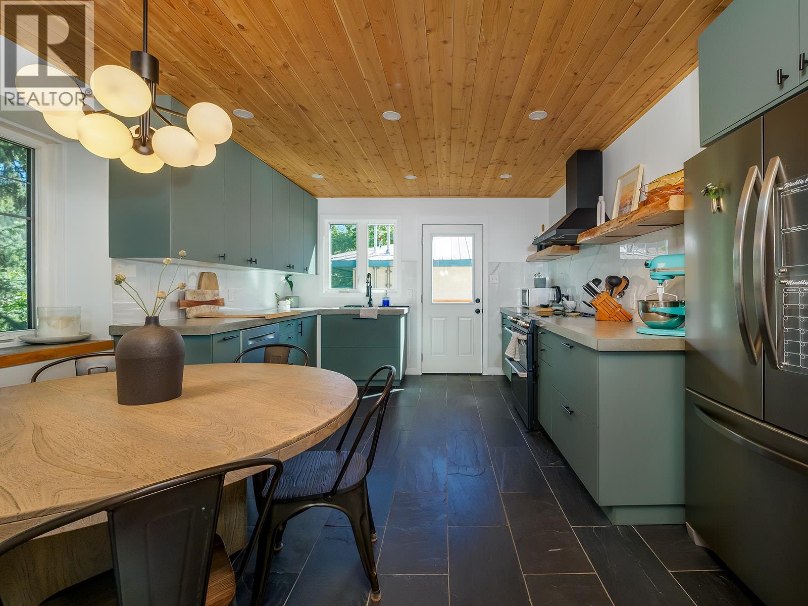 1326 10th Street S, Golden, British Columbia  V0A 1H0 - Photo 4 - 10360798