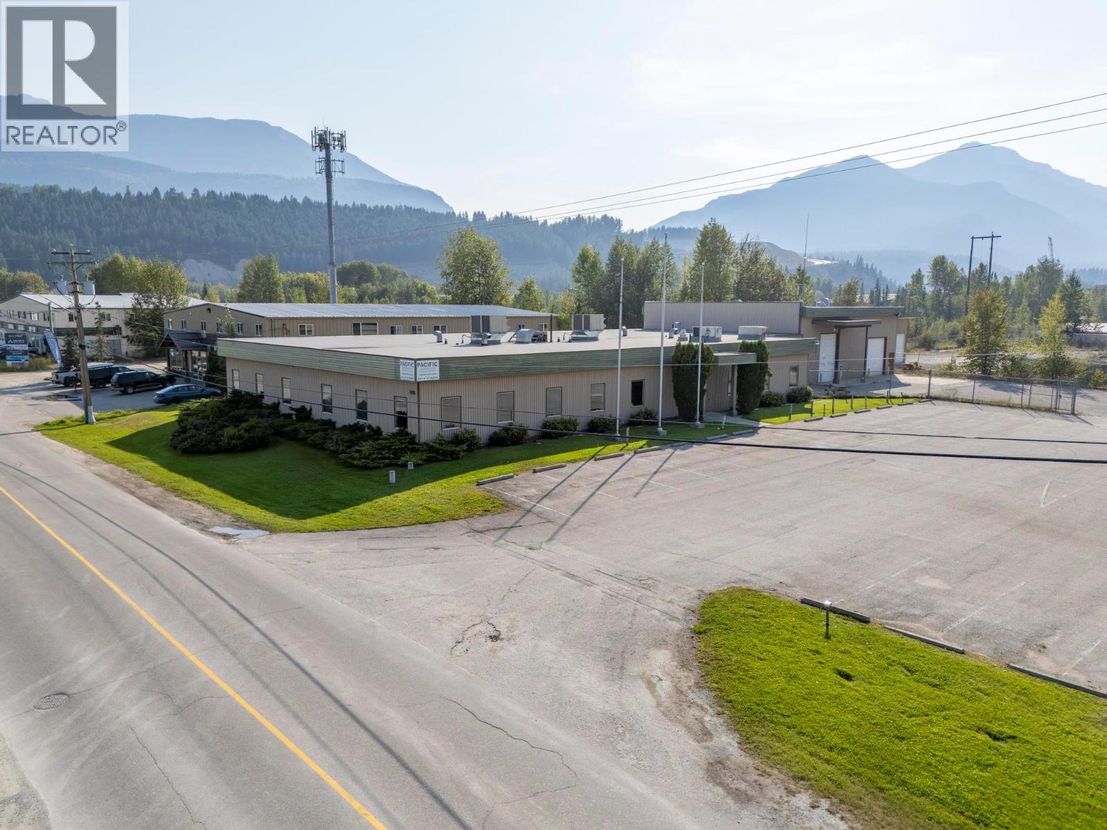 800 9th Street, Golden, British Columbia