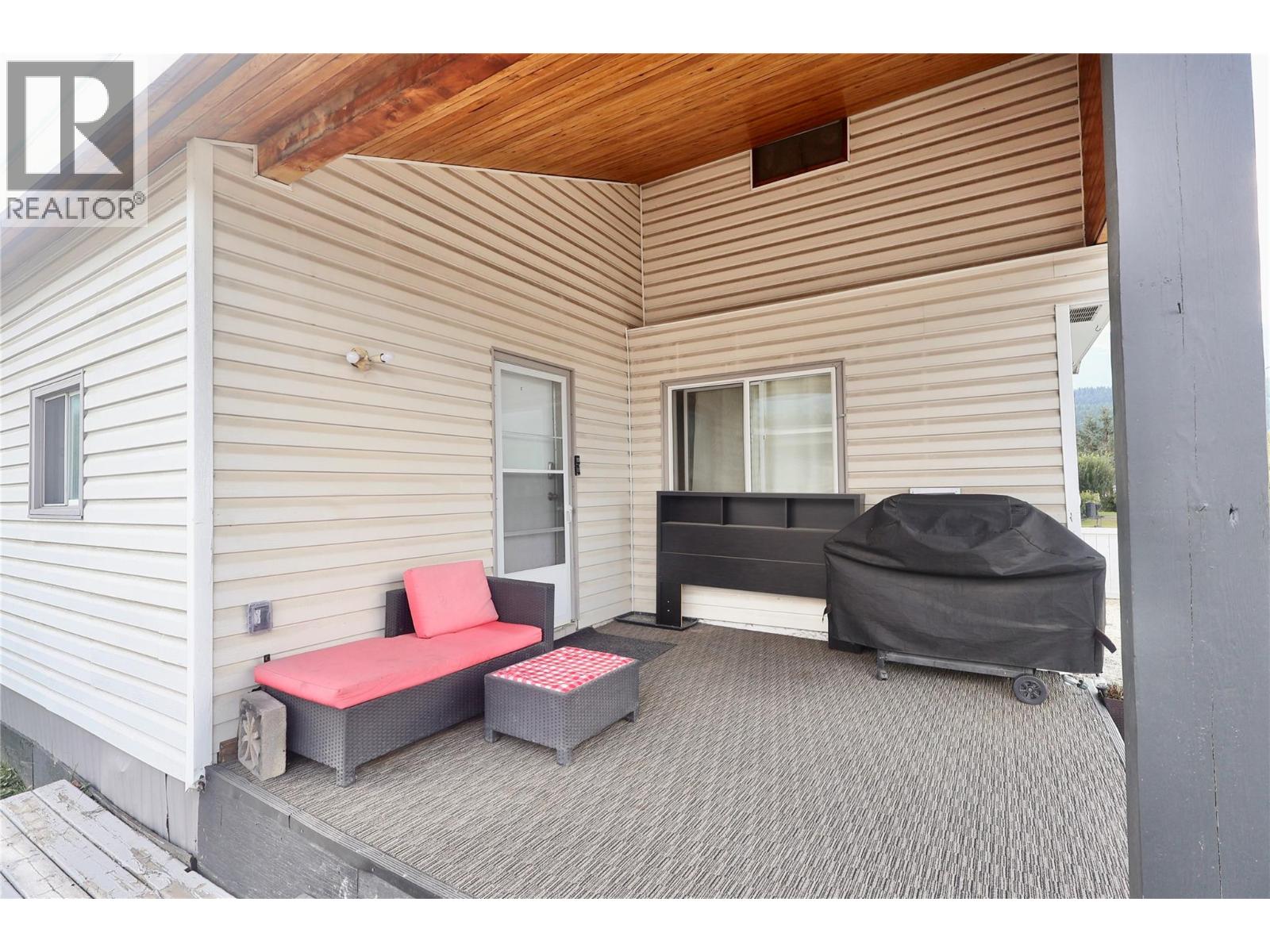 1011 King Crescent, Golden, British Columbia  V0A 1H2 - Photo 3 - 10353397
