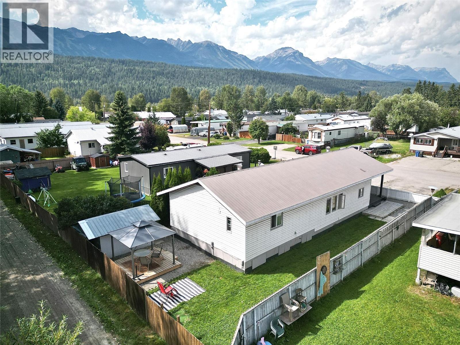 1011 King Crescent, Golden, British Columbia  V0A 1H2 - Photo 4 - 10353397