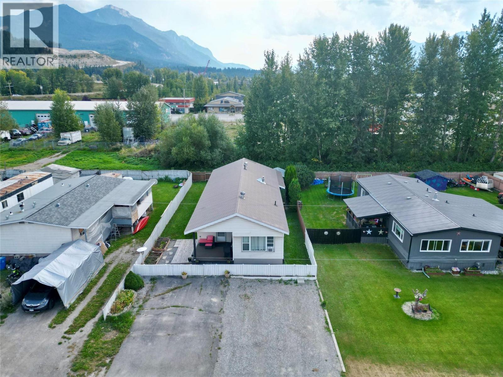 1011 King Crescent, Golden, British Columbia  V0A 1H2 - Photo 6 - 10353397