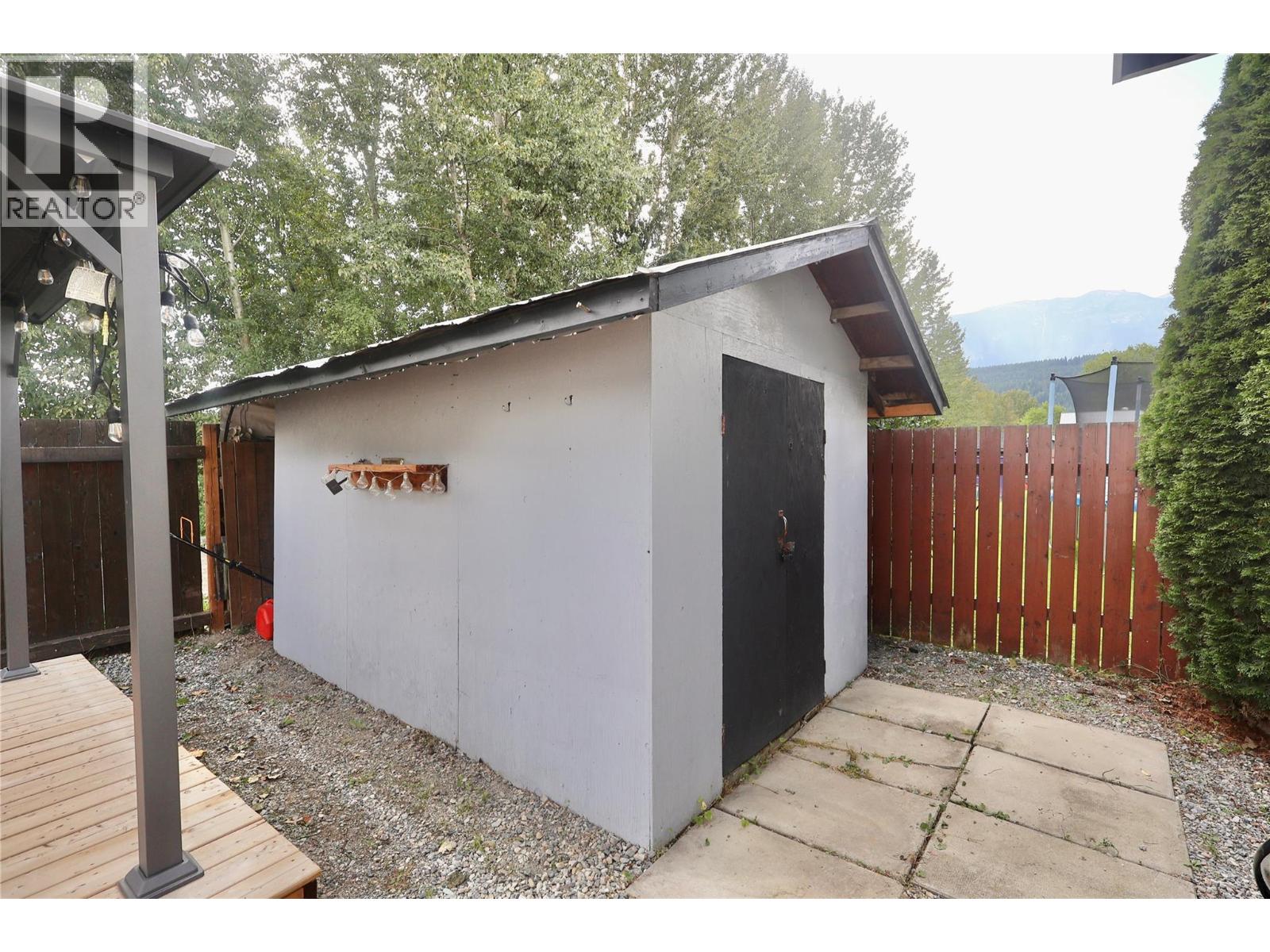 1011 King Crescent, Golden, British Columbia  V0A 1H2 - Photo 9 - 10353397