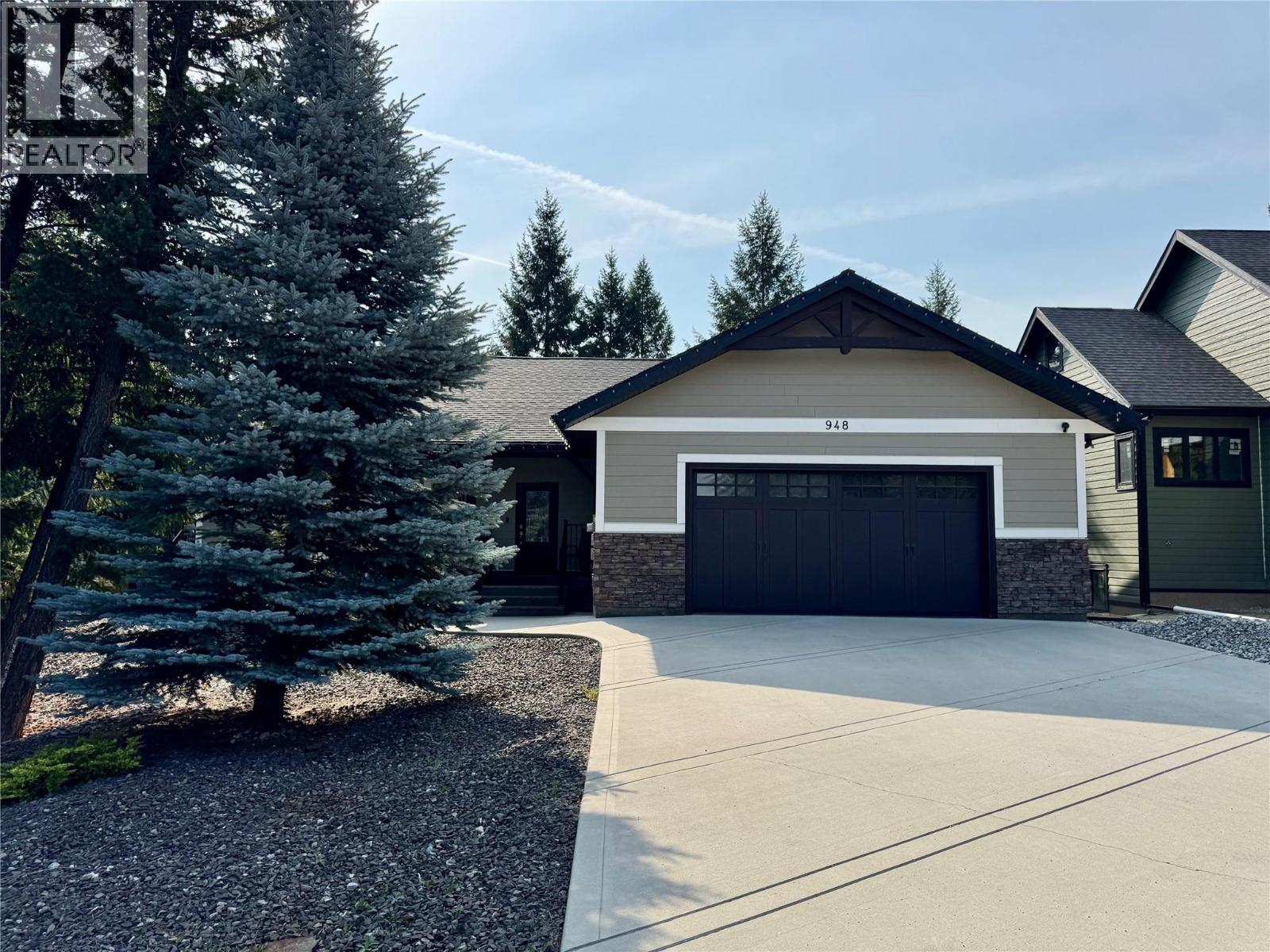 948 COPPER POINT Way, Invermere, British Columbia