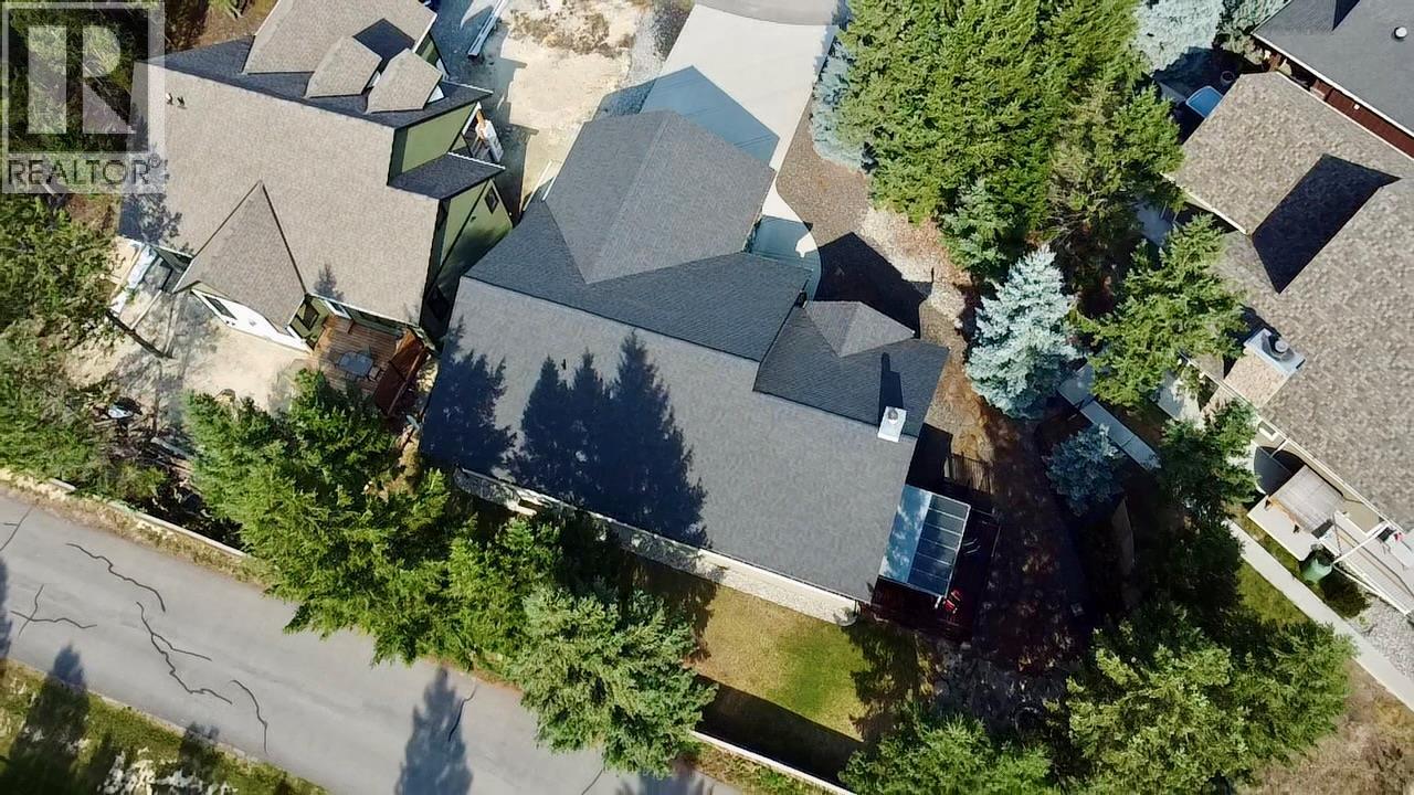948 Copper Point Way, Invermere, British Columbia  V0A 1K3 - Photo 2 - 10361381