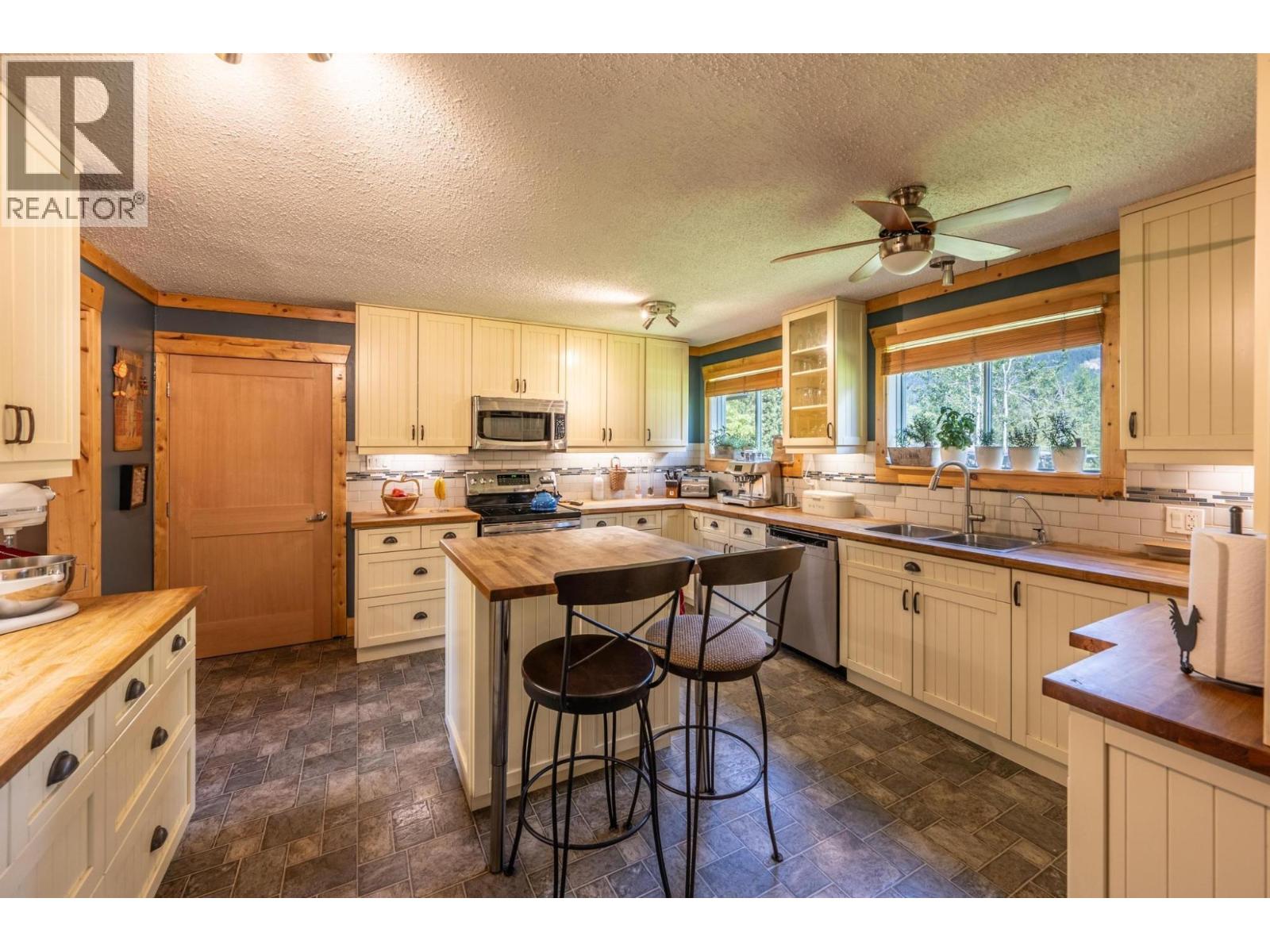 1732 Oberg Johnson Road, Golden, British Columbia  V0A 1H1 - Photo 10 - 10362044
