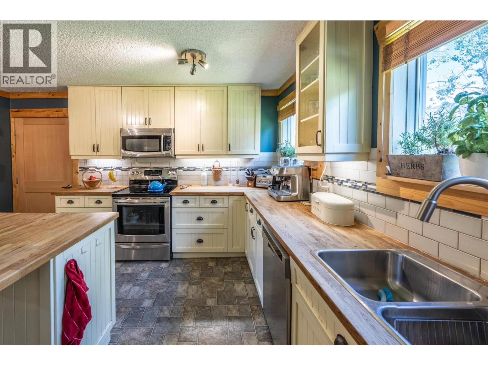 1732 Oberg Johnson Road, Golden, British Columbia  V0A 1H1 - Photo 18 - 10362044