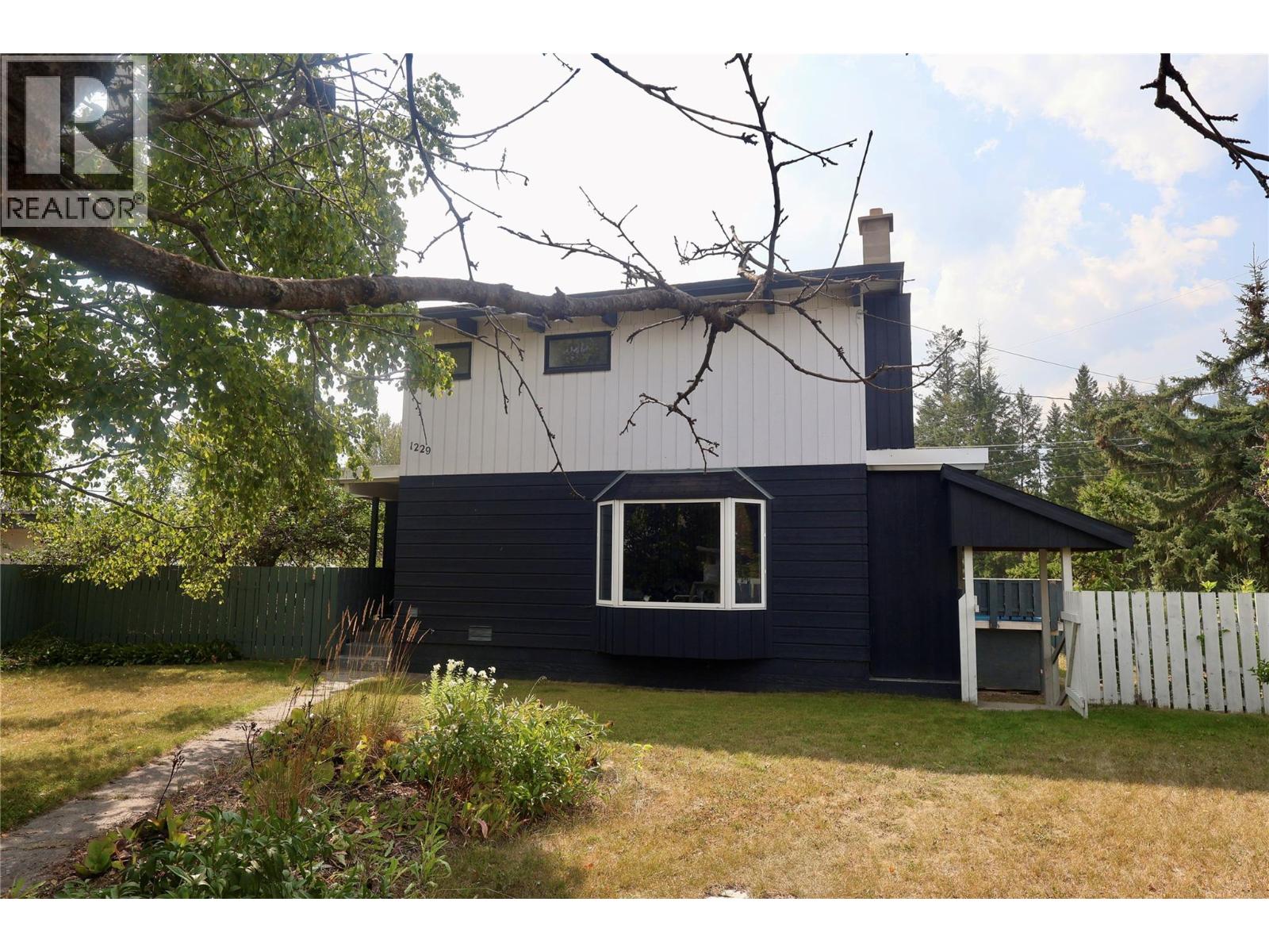 1229 Alexander Drive, Golden, British Columbia  V0A 1H0 - Photo 2 - 10362224